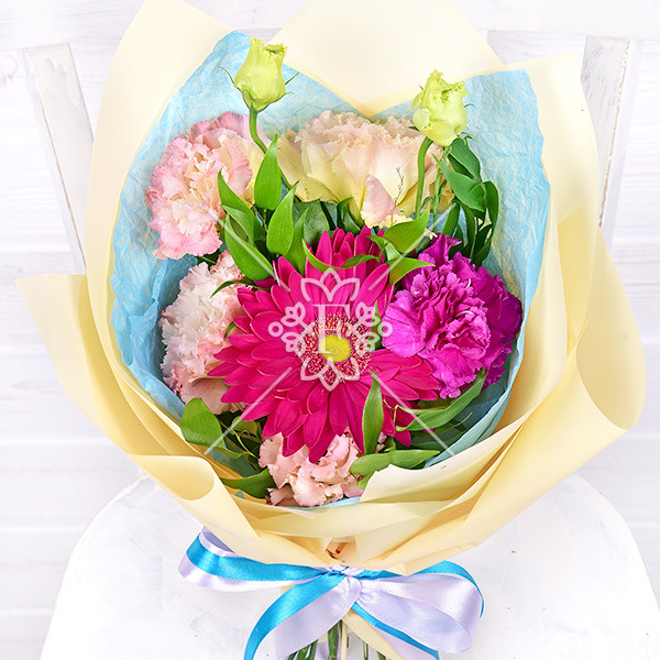 Приятный комплимент - букет из эустомы, герберы и гвоздики